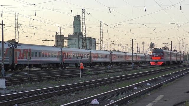 Электровоз ЭП1М-668 с пассажирским