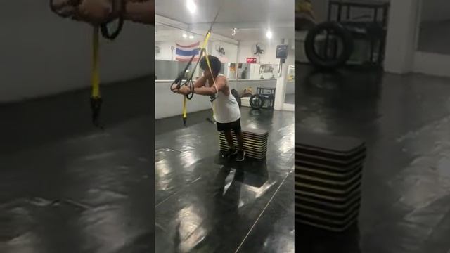 Triceps Testa No TRX