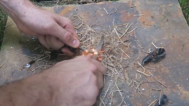 3 Camping Knifes Built-in Fire Starter Put To The Test!