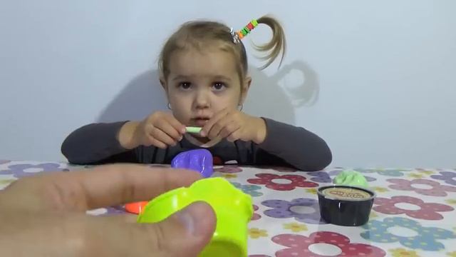 Катя и её жвачка для рук