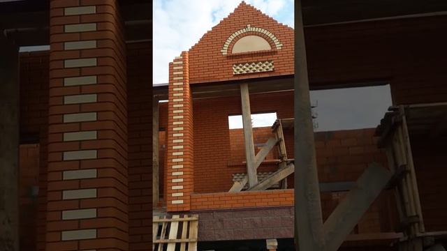 Кирпичная кладка с рисунками