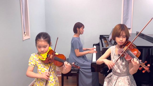 D.Shostakovich : 5 Pieces For 2 Violins And Piano, Gavotte