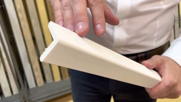 Угол из полистирола высокой плотности HI WOOD C30V1 30мм х 30мм х 2,0м.