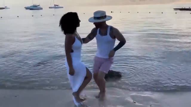 ПЛАЧЕТ НЕБО СНЕГОМ Александр Снежный