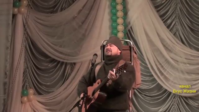 поет Евгений Лавринович   