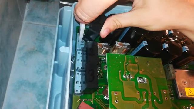 SMA SB 3000TL-21 Demontaż Warystorów W Celu Przetestowania. MSWR-TV9 = 3x ETFV 20K510 +  SB-TVWZ