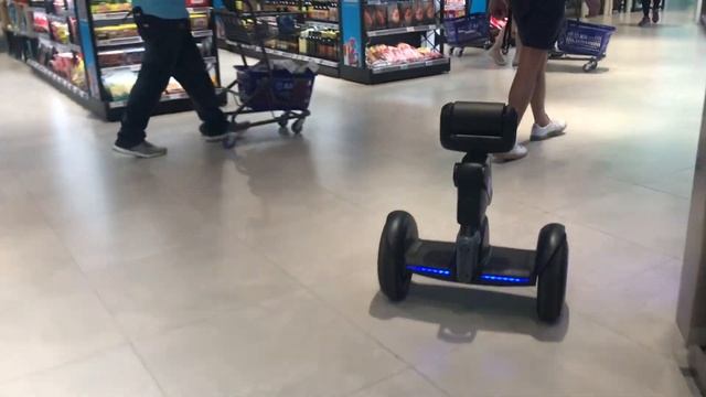 Loomo Is The Best Shopping Buddy