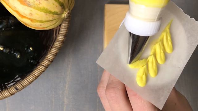 How To Pipe Fall Leaves 4 Ways! Easy Fall Buttercream Piping Tutorial