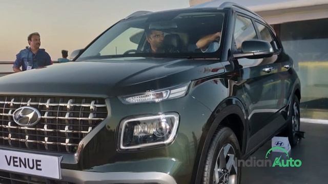 Hyundai Venue Vs Hyundai Creta |  Price, Features, Size And Engine Specs Comparison