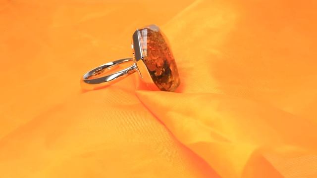 кольцо с янтарём