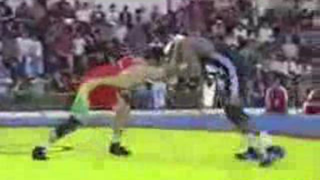 Коментатор жжет !