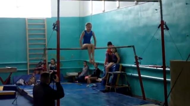 спортивная гимнастика,разновысокие брусья Маша 7 лет