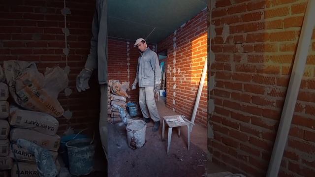 Штукатурка стен #гипсоваяштукатуркапомаякам #ремонтдома #отделкастен #выравниваниестен #ремонтдома