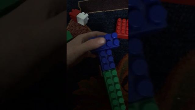 прикольный пистолет из конструктора кроха (по моему мнению)