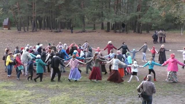 Хоровод Осенины: как в Бийске отметили праздник Мира. Видео Ирины Григорьевой (