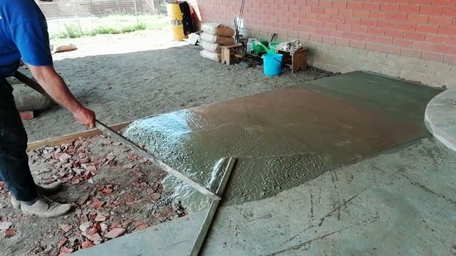 Как мы проводим праздник  Заливаем бетон.