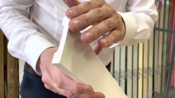 Плинтус из полистирола высокой плотности HI WOOD B70V3 70мм х 12мм х 2,0м.