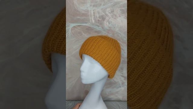 мастер-класс на шапку английской резинкой с клиньями на макушке. Цена 500р.