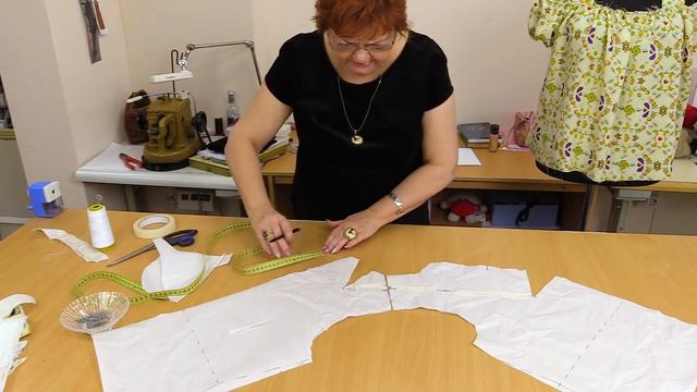Второй вариант блузки или платья с рукавом реглан со сборкой с закрытыми плечами Моделируем Часть 4