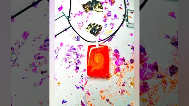 Кулон из эпоксидной смолы 