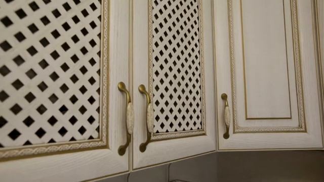 Кухня из массива. Кухня из массива дерева. Кухня фасады массив.