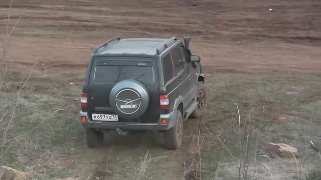 УАЗ Patriot. преодоление возвышенности.