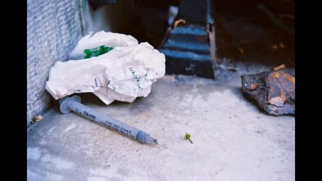 Film SLR NIKON F75 With Nikon 18-55 DX Lens & Kodak Ektar 100 Negative Film