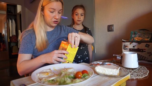 МУКБАНГ  / Завтрак - обед   ,болтаю и много кушаю)