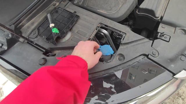 Geely Coolray омывающая жидкость куда заливается.