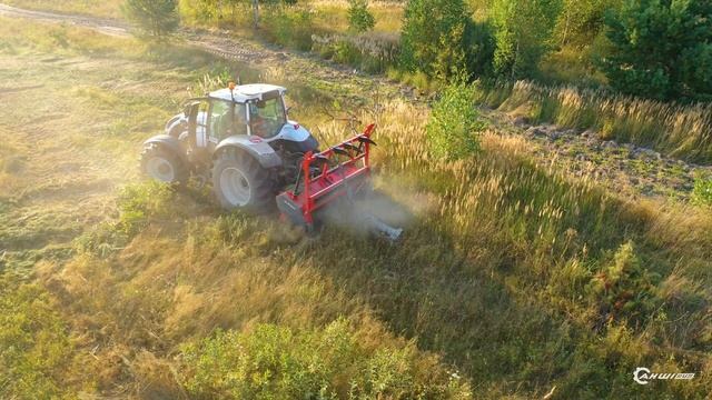 Лесной мульчер PRINOTH M550m-2410 и трактор VALTRA T234 на расчистке залежных земель в Рязани
