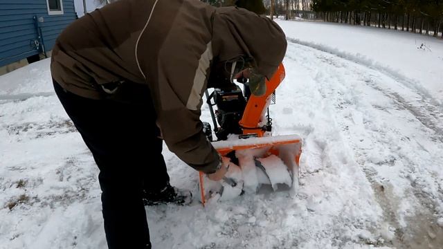 Yardmax Vs. Honda HSS 928ATD Rematch! An Apples To Oranges Comparison In Wet Snow!