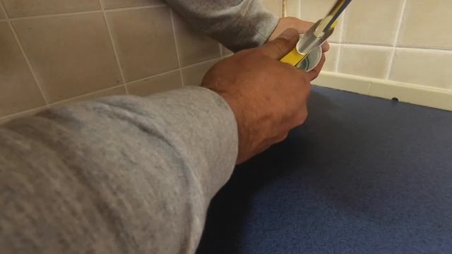 Testing The Cheapest Caulking Gun From Bunnings - Caulking Gun Review - UniPro Skeleton Caulking Gu