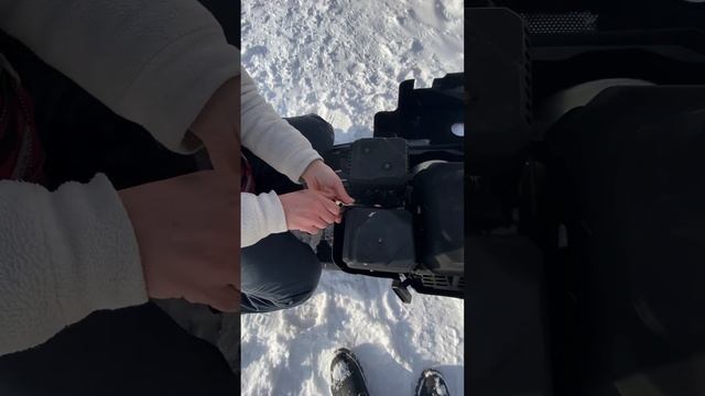 Замена свечи на мотосноуборде