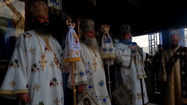 Apostolul și Sf. Evanghelie în Duminica Tânărului Bogat La Sfințirea Bisericii Din Rădășeni, Suceav