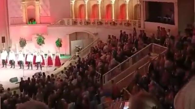 Кто куда , а мы на концерт...???