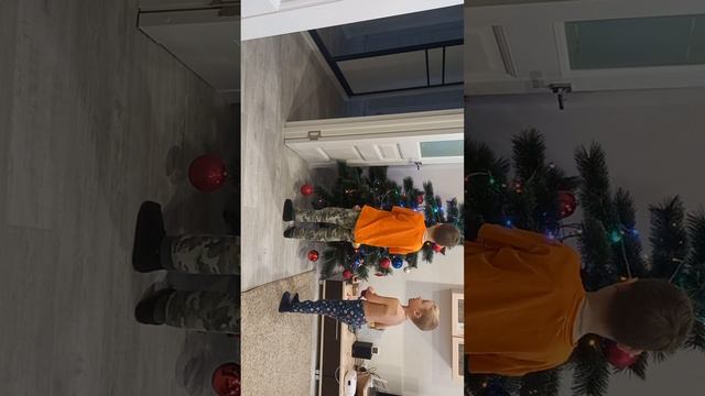 Новый год наряжаем ёлку🎅