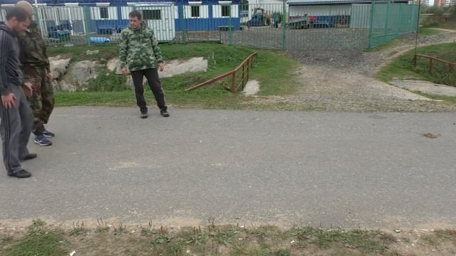 продольный кувырок вперед с помощью предплечья