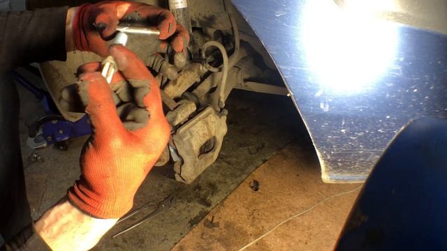 Замена тормозных колодок и дисков