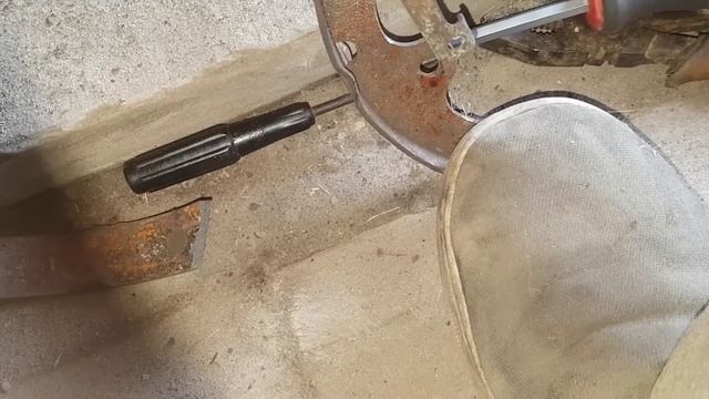 Меняем задние колодки на Тойоте Старлет , интересное устройство !