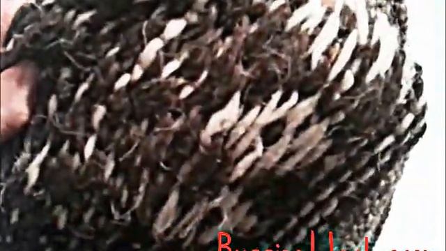 Серый свитер с низким воротником