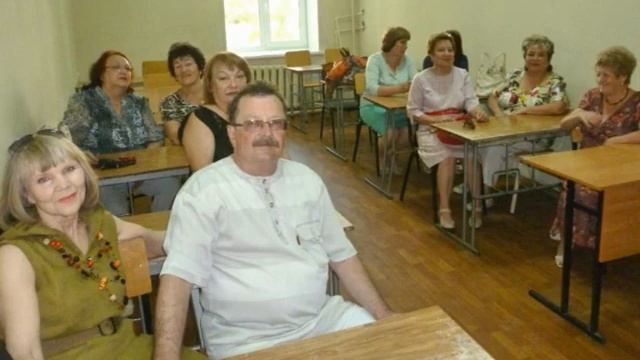 Над землёй летели лебеди