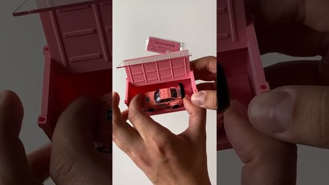 Unboxing PORSCHE 993 RWB Pig Pink Diecast Model 1:64 TARMAC Works