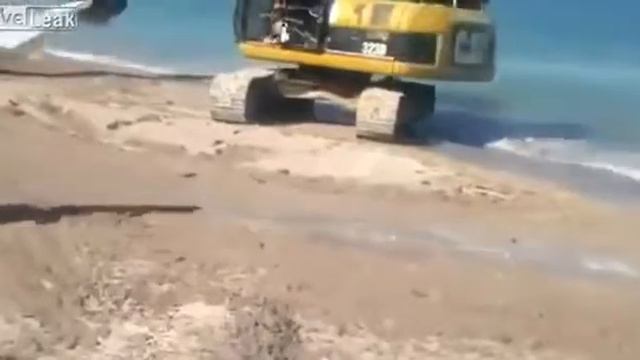 Что можно делать на пляже с экскаватором