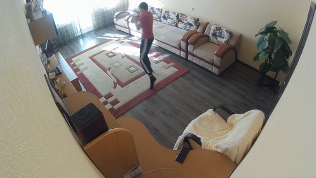 Снимает скрытая камера!)23 ФЕВРАЛЯ поздравления.Сын один дома)))