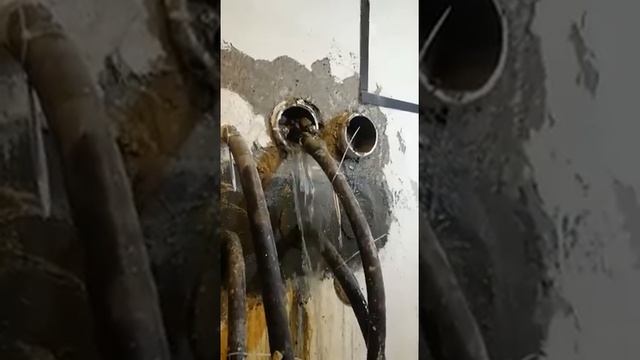 Гидроизоляция прохода кабелей через стенку подвала