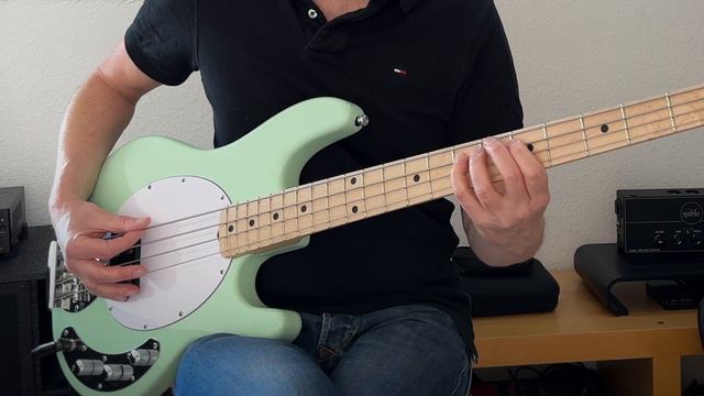 Sterling by Music Man SUB StingRay 4 - Sound Demo no talking