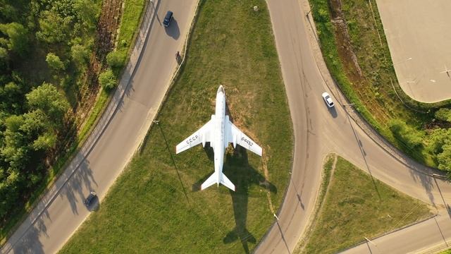 Памятник Ту 124 в городе Кимры