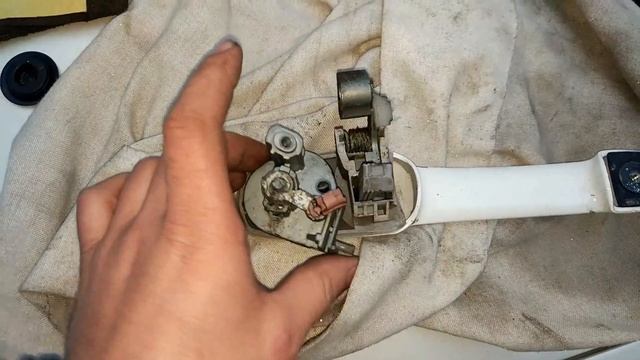 Ремонт дверей: снятие обшивки и замена ручек