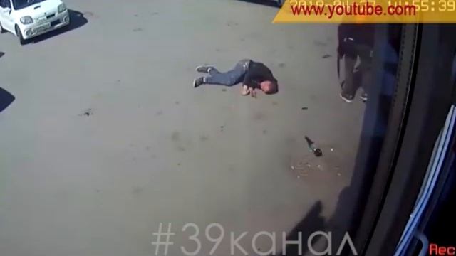 В Анапе буйный подросток напал на прохожего