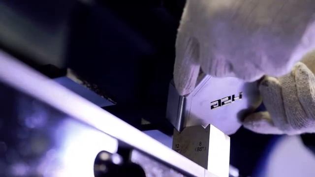 Гибка листового металла на станке серии Hc